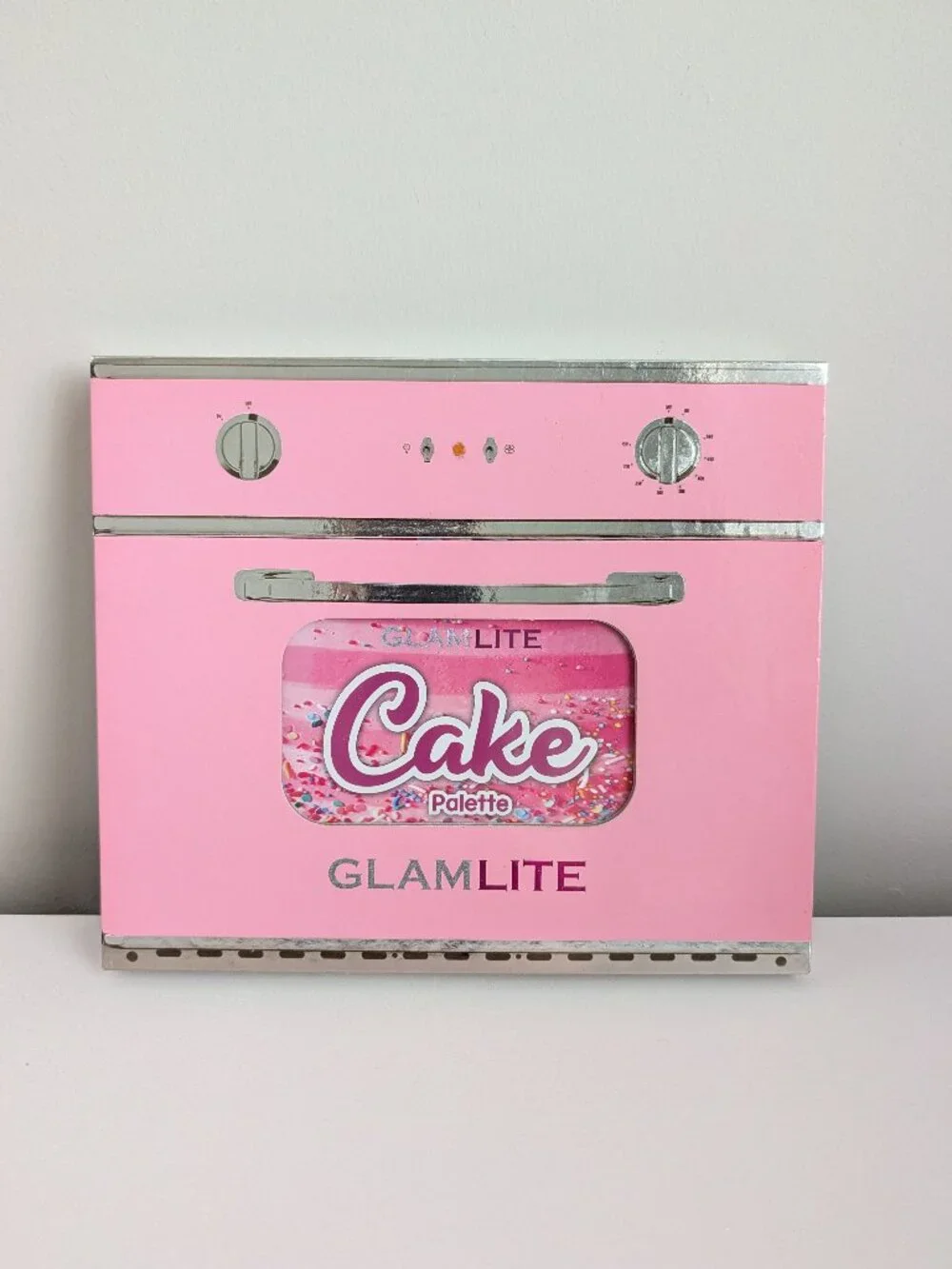 Glamlite Cake Palette Full Size 20 Shades New in Box  Has the plastic cover over